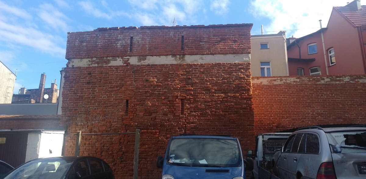 Trwa przebudowa murów miejskich w Lęborku (fot. Irena Tyszka)