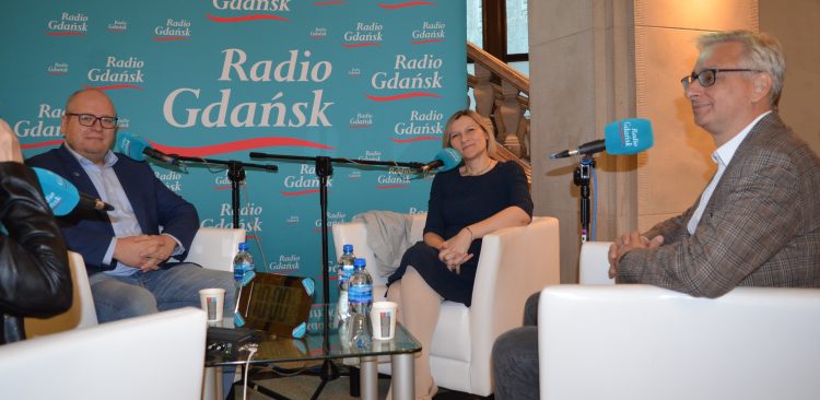Audycja "Ludzie i Pieniądze" w środę była nadawana z Politechniki Gdańskiej. Nz. prof. Jacek Ryl, prof. Joanna Mytnik i prof. Krzysztof Zięba (fot. Radio Gdańsk/Piotr Puchalski)