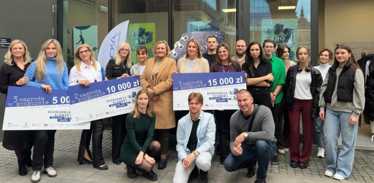 Niebieskie Trampki rozpoczęły kampanię społeczną dotyczącą wchodzenia w dorosłość (fot. Radio Gdańsk/Oskar Bąk)