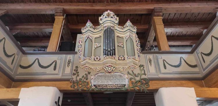 Zabytkowe organy w kościele pw. św. Wawrzyńca w Różynach niedaleko Pszczółek wkrótce przejdą renowację (fot. Radio Gdańsk/Mateusz Czerwiński)
