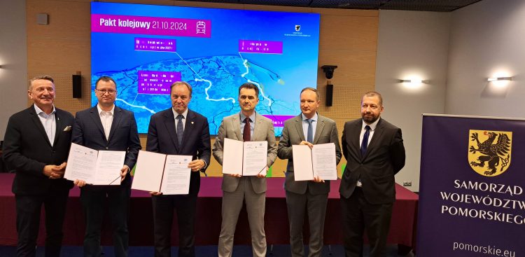 Podpisanie paktu kolejowego, 21.10.2024 r.
(fot. Radio Gdańsk/Sebastian Kwiatkowski)