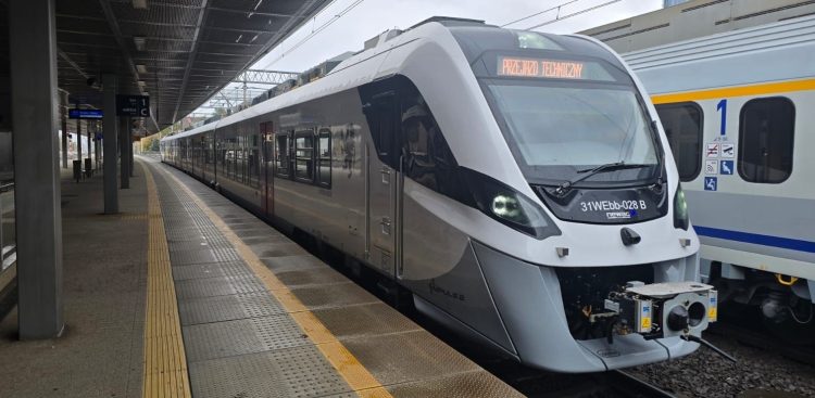 Na Pomorze dotarł elektryczny zespół trakcyjny Impuls 2 (fot. pomorskie.eu)