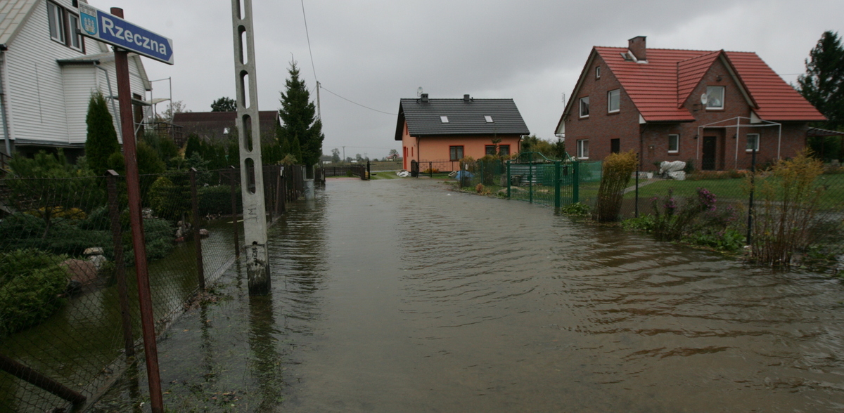 Powódź w Nowym Dworze Gdańskim i okolicach w 2009 roku (fot. Marek Opitz)