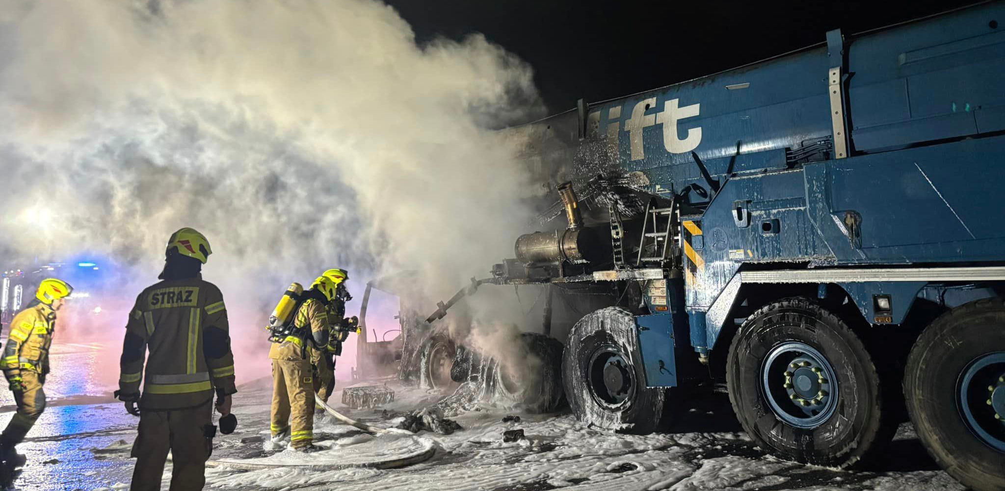 Pożar dźwigu na autostradzie A1 (fot. OSP Swarożyn)