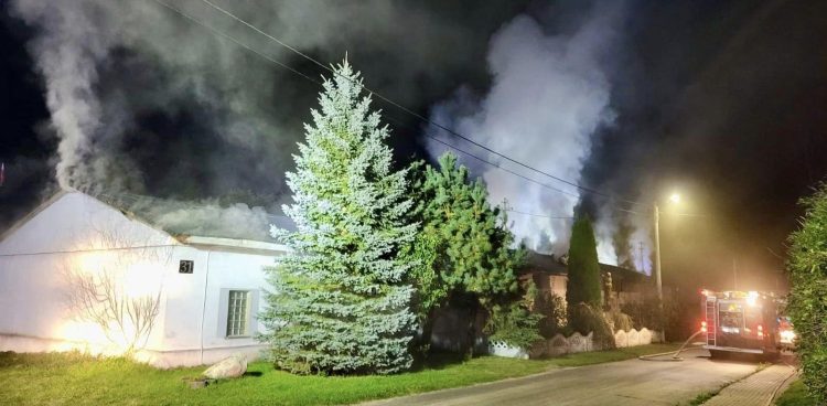 W akcji gaśniczej uczestniczyło 11 zastępów straży pożarnej (fot. OSP w Nowej Wsi Lęborskiej)