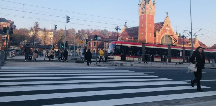 Udostępniono pieszym przejście naziemne przy dworcu w Gdańsku Głównym (fot. Facebook/Dyrekcja Rozbudowy Miasta Gdańska)