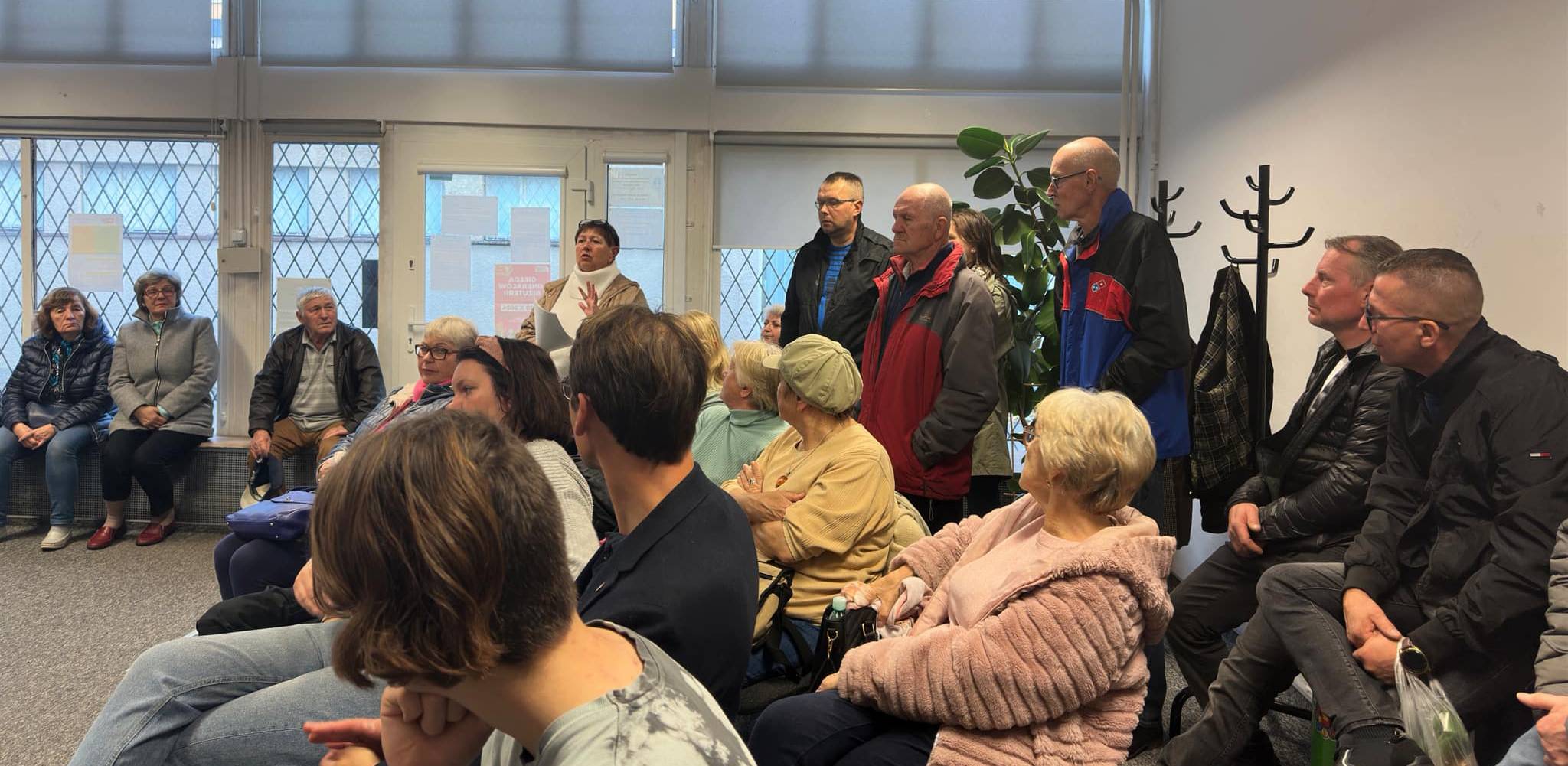 Spotkanie mieszkańców Stogów, którzy protestują przeciwko powstaniu zakładu przetwórstwa szkła (fot. Radio Gdańsk/Oskar Bąk)