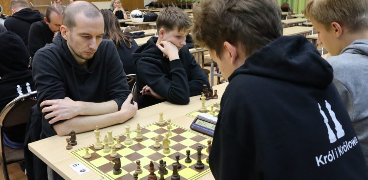 Ponad 15 tysięcy złotych udało się zebrać organizatorom turnieju "Szachiści dla powodzian" (fot. mat. pras.)