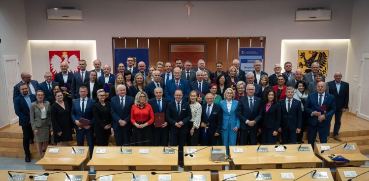 Umowy na realizację projektów podpisane zostały w siedzibie Urzędu Marszałkowskiego Województwa Pomorskiego (fot. Urząd Marszałkowski/Jacek Sowa)