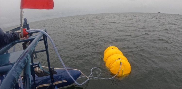 Nurkowie z Narodowego Muzeum Morskiego przesunęli okręt "Solen" w miejsce, w którym był w latach 70. XX wieku (fot. Facebook/Narodowe Muzeum Morskie w Gdańsku)