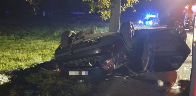 Kierowca stracił w Zelgoszczy panowanie nad pojazdem i dachował (fot. KPP Starogard Gdański)