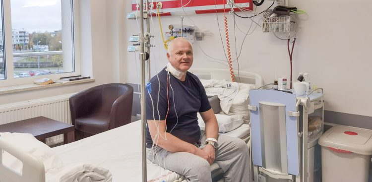 58-letni pan Marek spod Słupska jest 200. pacjentem, który przeszedł przeszczep na Oddziale Hematologii i Transplantacji Szpiku Wojewódzkiego Szpitala Specjalistycznego w Słupsku. (fot. WSzS/Paulina Kawalec)