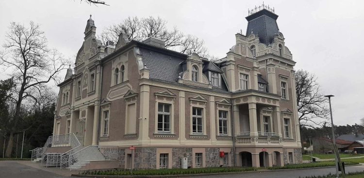 Zabytkowy pałac w Lubuczewie (fot. Radio Gdańsk/Przemysław Woś)