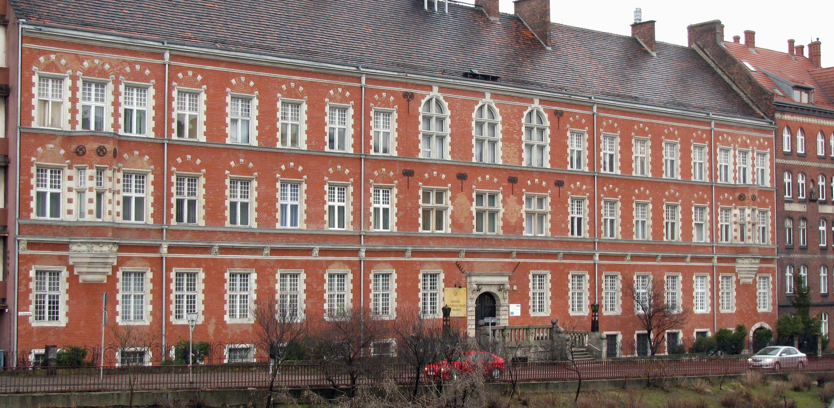 Gdańsk Śródmieście, ulica Okopowa 15. Komenda Wojewódzka Policji w Gdańsku (fot. Wikimedia Commons /Artur Andrzej)