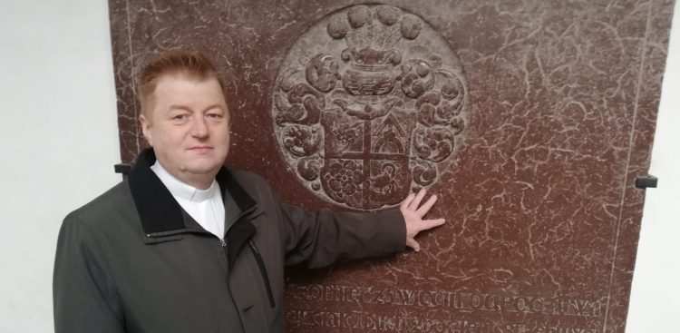 Ks. dr Leszek Jażdżewski w Katedrze Oliwskiej (fot. Radio Gdańsk/Andrzej Urbański)