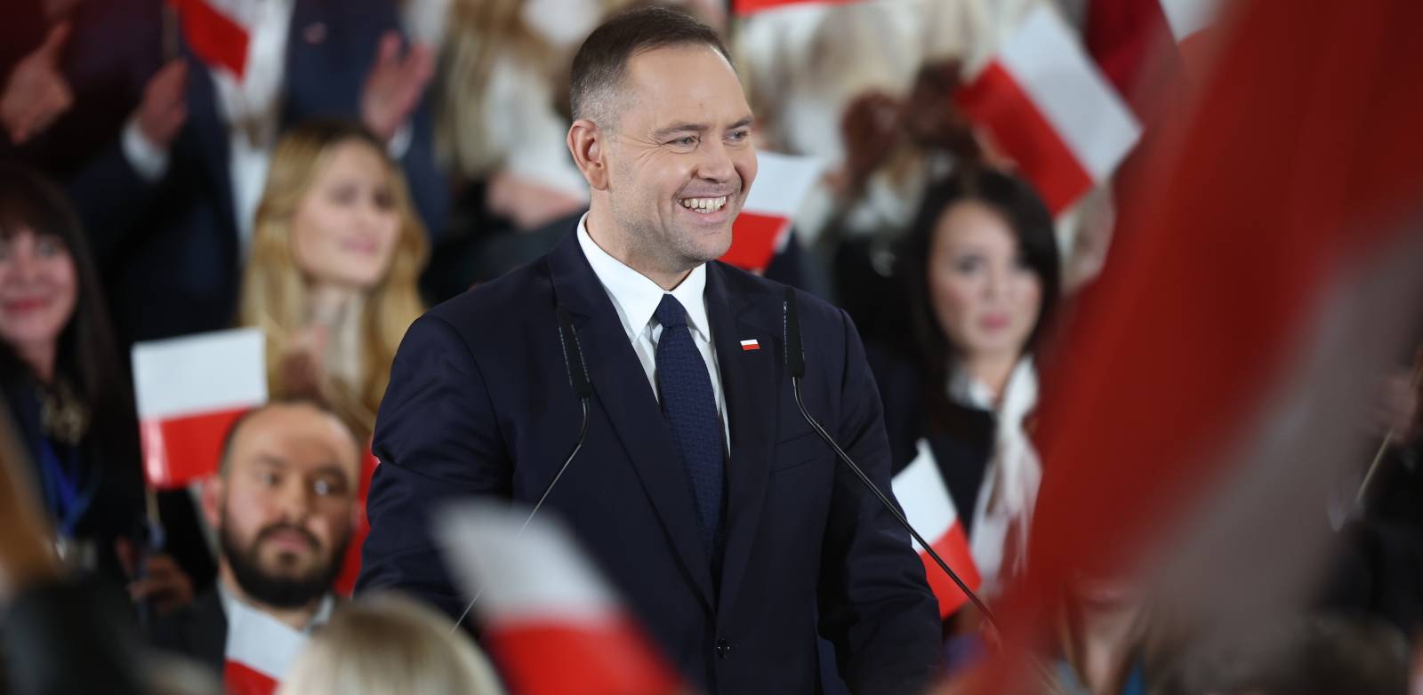 Kraków, 24.11.2024 r. Prezes IPN Karol Nawrocki podczas Konwencji Obywatelskiej z udz. przedstawicieli Prawa i Sprawiedliwości w hali "Sokół" w Krakowie, 24 bm. Komitet Obywatelski ogłosił Karola Nawrockiego kandydatem na prezydenta RP. (fot. PAP/Łukasz Gągulski)