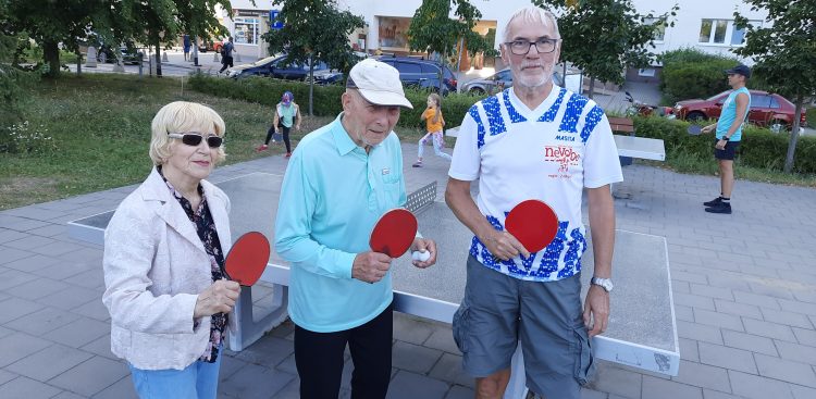 Pani Krystyna, pan Kazimierz i pan Piotr w czasie ulubionej gry sportowej
(Fot. Radio Gdańsk/Andrzej Urbański)