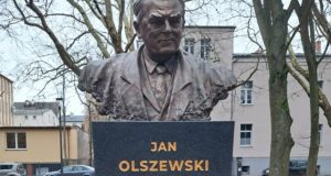 W Słupsku powstał pomnik Jana Olszewskiego (fot. W. Paukszto)