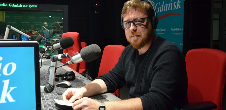 Poeta Tadeusz Dąbrowski w studiu Radia Gdańsk (fot. Radio Gdańsk/Piotr Puchalski)