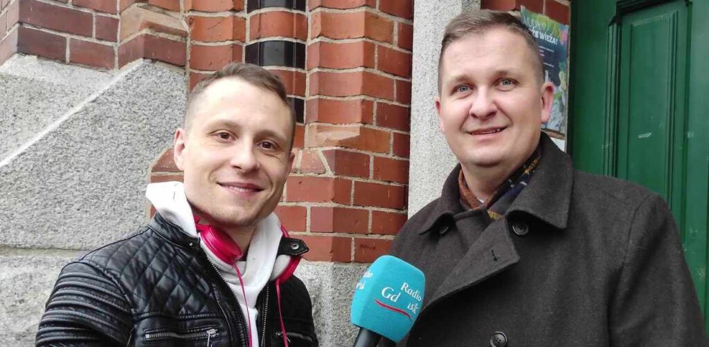 Tomasz Agejczyk (z prawej) podczas rozmowy z Mateuszem Czerwińskim (Fot. Radio Gdańsk)