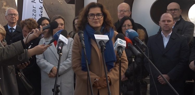 O wynikach rozmów dotyczących procedowania projektu ustawy dla metropolii Gdańsk - Gdynia - Sopot podczas wspólnej konferencji prasowej mówili zaangażowani w prace nad ustawą parlamentarzyści oraz pomorscy prezydenci, burmistrzowie i starostowie (Fot. gdansk.pl)