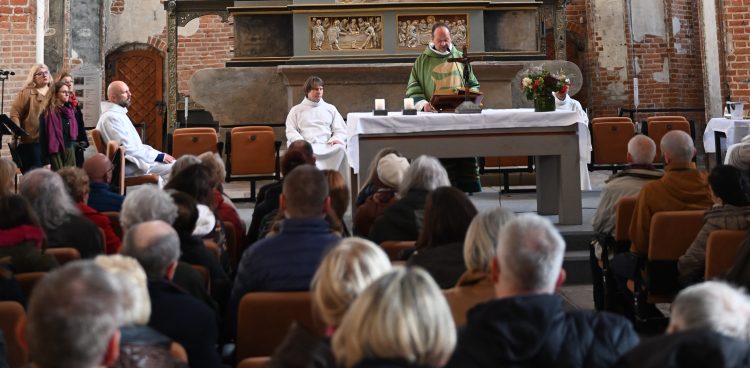 Mszę św. odprawi ks. Krzysztof Niedaltowski (Fot. KFP/Andrzej J. Gojke)