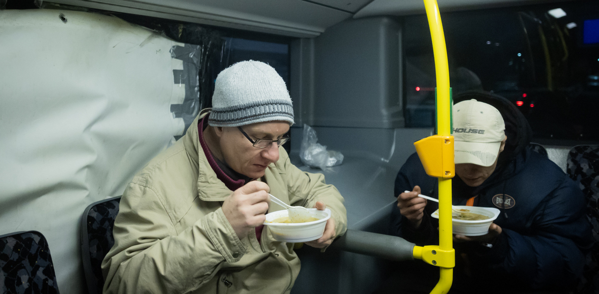 Przystanek autobusu SOS (fot. KFP/Krzysztof Mystkowski)