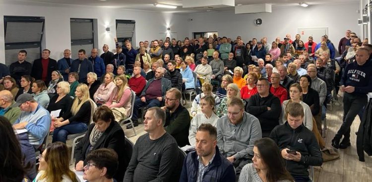 Tczew. Spotkanie z mieszkańcami w sprawie przebiegu linii kolejowej CPK (fot. Radio Gdańsk/Filip Jędruch)