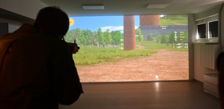 W Zespole Szkół Ogólnokształcących nr 2 w Kartuzach powstała wirtualna strzelnica (fot. kartuzy.pl)