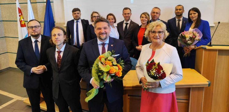 Dwa największe kluby w radzie miasta nie podpisały jeszcze umowy koalicyjnej (fot. Facebook/Klub Radnych Koalicji Obywatelskiej, Ruchów Miejskich i Lewicy)