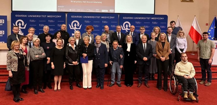 Konferencja naukowa w przeddzień rocznicy tragicznego pożaru w hali Stoczni Gdańskiej (fot. Radio Gdańsk/Oskar Bąk)