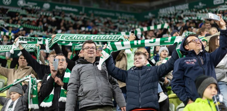 Ekstraklasa, Lechia Gdańsk - Legia Warszawa. Nz. gdańscy kibice. 18.11.2024 r. (fot. Krzysztof Mystkowski / KFP)