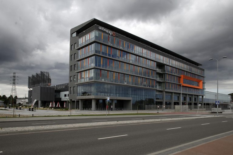 Budynek Międzynarodowych Targów Gdańskich Amber Expo, gdzie odbywa się Pomorski Kongres Pamięci Narodowej (fot. Krzysztof Mystkowski / KFP)