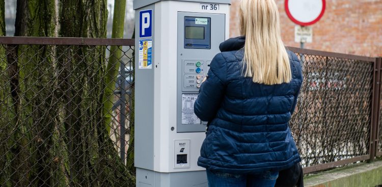Sopot. Parkometr ustawiony przy ulicy Tadeusza Kościuszki. 03.02.2017 r. (fot. Mateusz Ochocki / KFP)