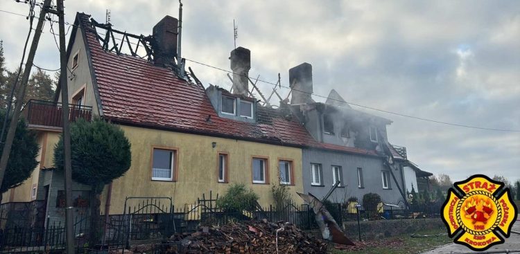 Pożar domu w Brzynie 06.11.2024 r. (fot. OSP KSRG Krokowa)