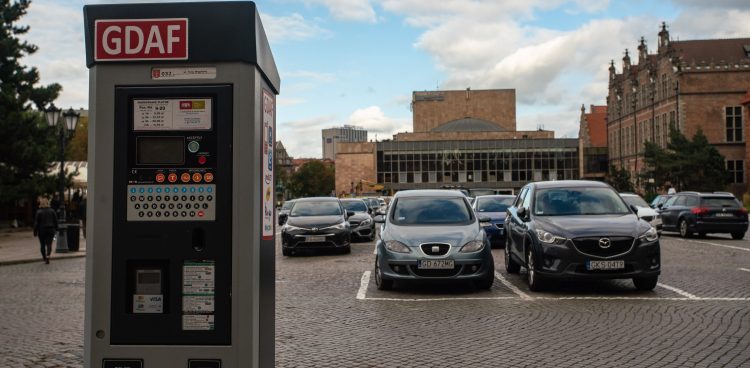 Parking na Targu Węglowym w Gdańsku (fot. Anna Rezulak / KFP)