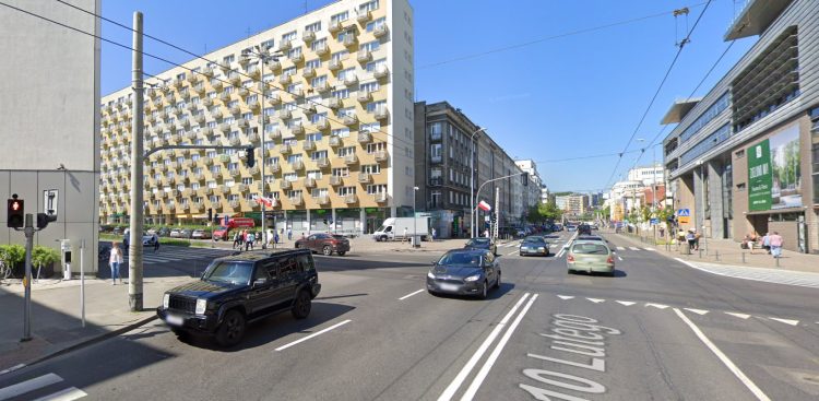 Skrzyżowanie ul. 10 Lutego z ul. Władysława IV (fot. Google Street View)