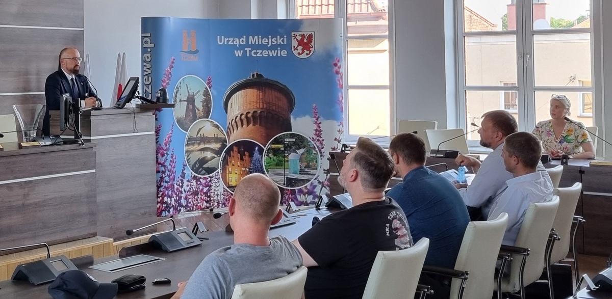 Przed opracowaniem strategii władze Tczewa spotkały się z przedstawicielami klubów sportowych i organizacji pozarządowych (fot. UM Tczew)