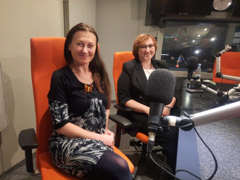 Magda Misuno, prezes fundacji Toczeń Polska oraz Ola Jarzyńska, wolontariuszka fundacji (fot. Radio Gdańsk/Tatiana Slowi)