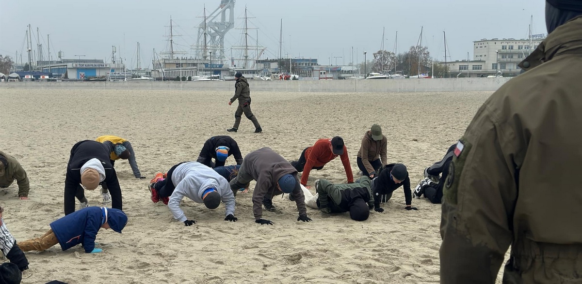 Kilkadziesiąt osób odbyło trening z komandosami Formozy (fot. Radio Gdańsk/Oskar Bąk)