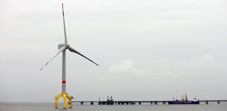 Morska elektrownia wiatrowa (fot. pixabay.com)