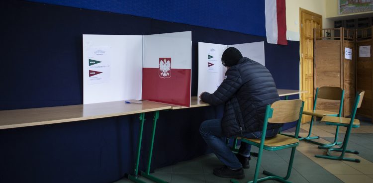 Obwodowa Komisja Wyborcza nr. 103 w Gdańsku. Szkoła podstawowa nr. 23 przy ulicy Opackiej. Wybory do Rad Dzielnic.
24.03.2019
(fot. Krzysztof Mystkowski / KFP)