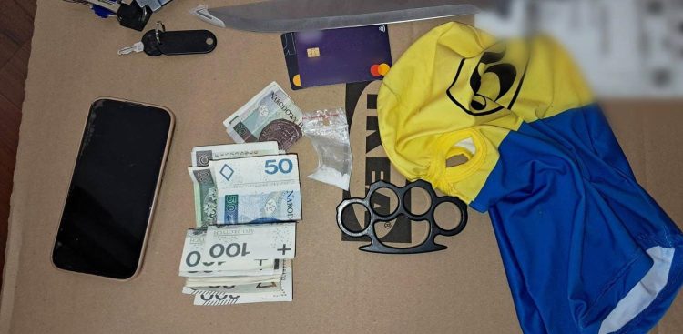 Przedmioty zabezpieczone w trakcie zatrzymywania członków gangu narkotykowego w Trójmieście przez funkcjonariuszy CBŚP (fot. CBŚP)