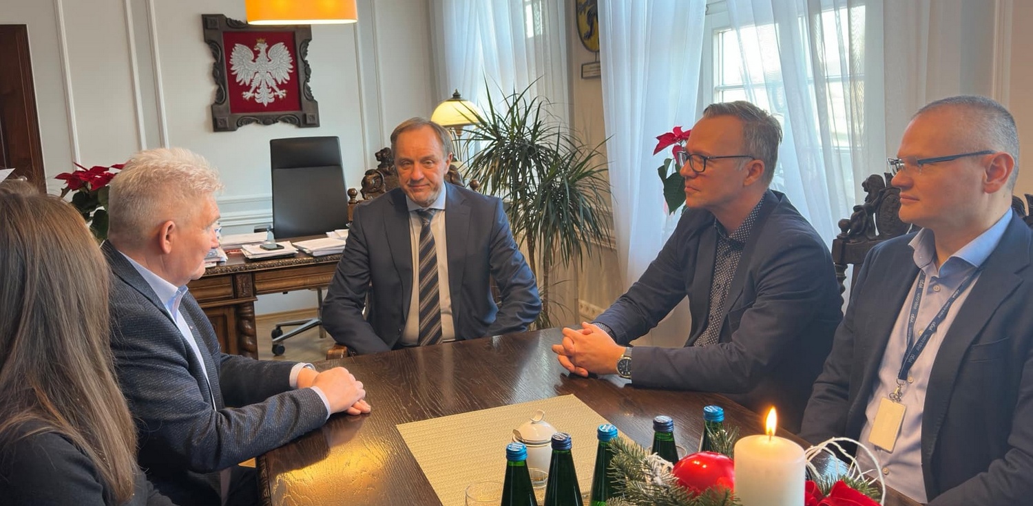 Zarząd województwa pomorskiego podpisał umowy o wartości 3,5 mln zł z NSZZ "Solidarność" oraz Pracodawcami Pomorza (fot. Radio Gdańsk/Oskar Bąk)