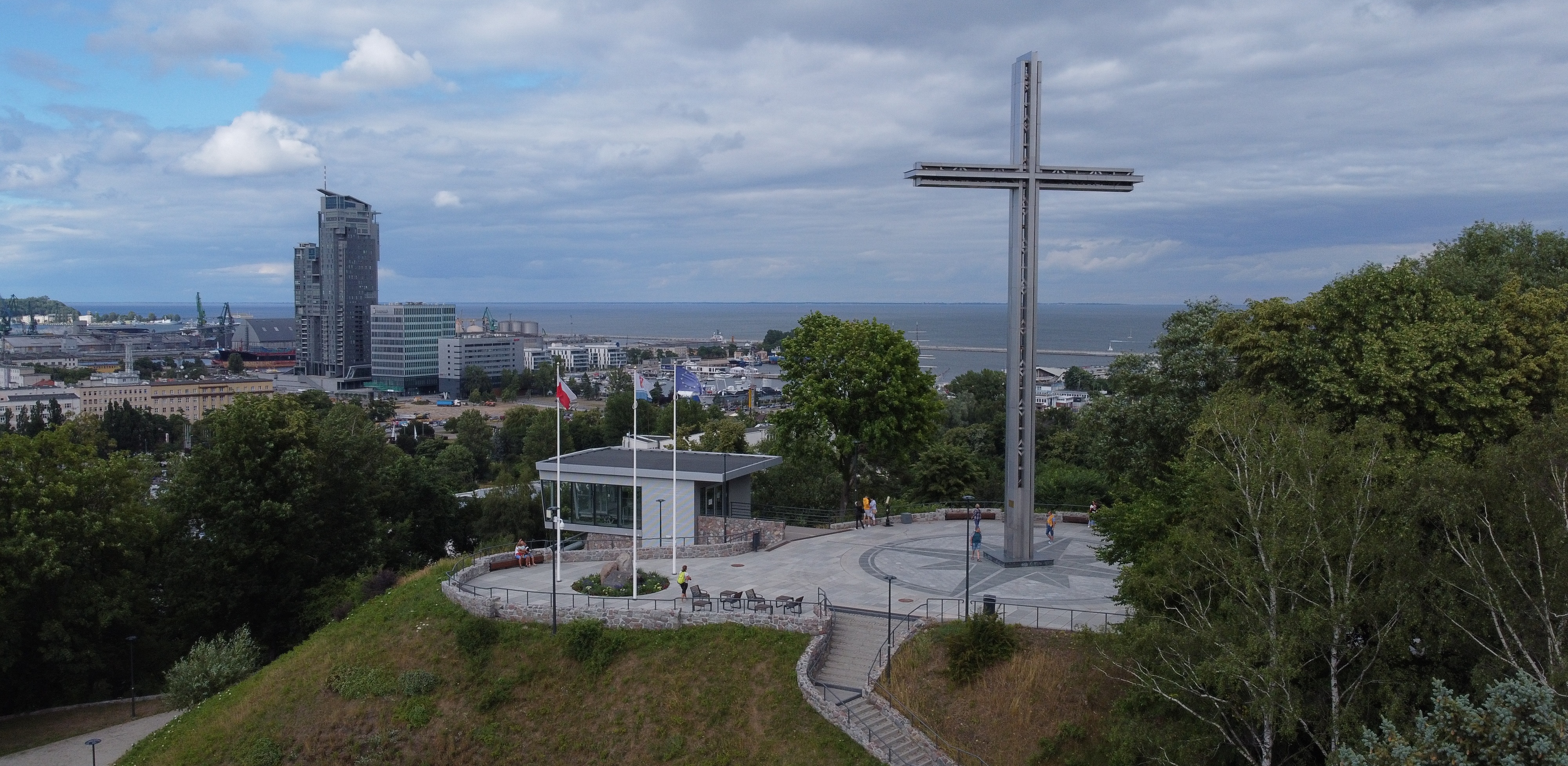 Krzyż na Kamiennej Górze (fot. Wikimedia Commons)