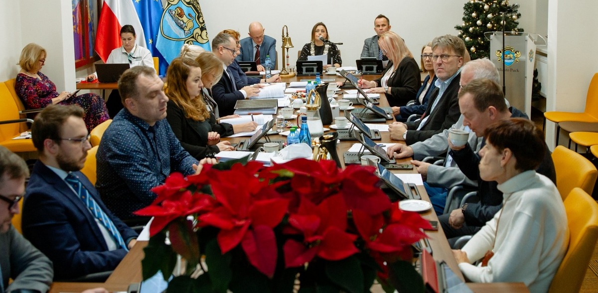 Budżet Pucka na przyszły rok został przyjęty większością 13 głosów przy 2 głosach sprzeciwu (fot. Facebook/Miasto Puck)