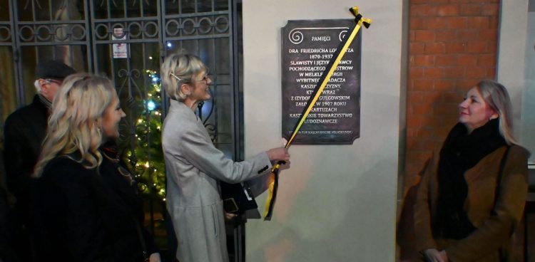 W Kartuzach uczczono wybitnego badacza kaszubszczyzny (fot. Radio Gdańsk/Robert Groth)