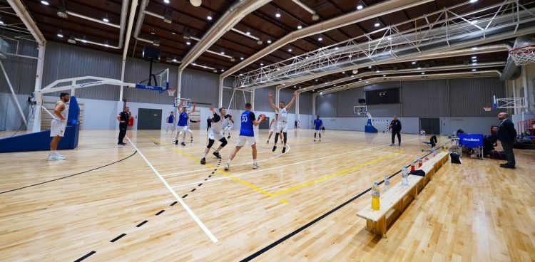 Hala sportowa na terenie Ośrodka Przygotowań Olimpijskich Cetniewo przeszła generalny remont (fot. Facebook/COS OPO Cetniewo)