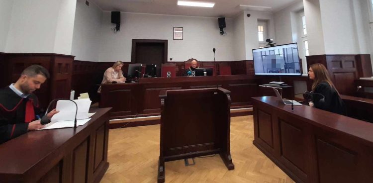 Decyzja sądu nie jest prawomocna. Agnieszka B. brała udział w posiedzeniu sądu w drodze wideokonferencji z aresztu w Szczecinie. (fot. Radio Gdańsk/Przemek Woś)