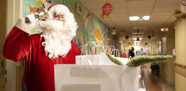 Mikołajki z Radiem Gdańsk w słupskim szpitalu (fot. Wojewódzki Szpital Specjalistyczny im J. Korczaka w Słupsku)